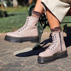 BRAND NEW Dr. Martens Jadon III Leather Combat Boots in Vintage Taupe Pisa Sz 10
